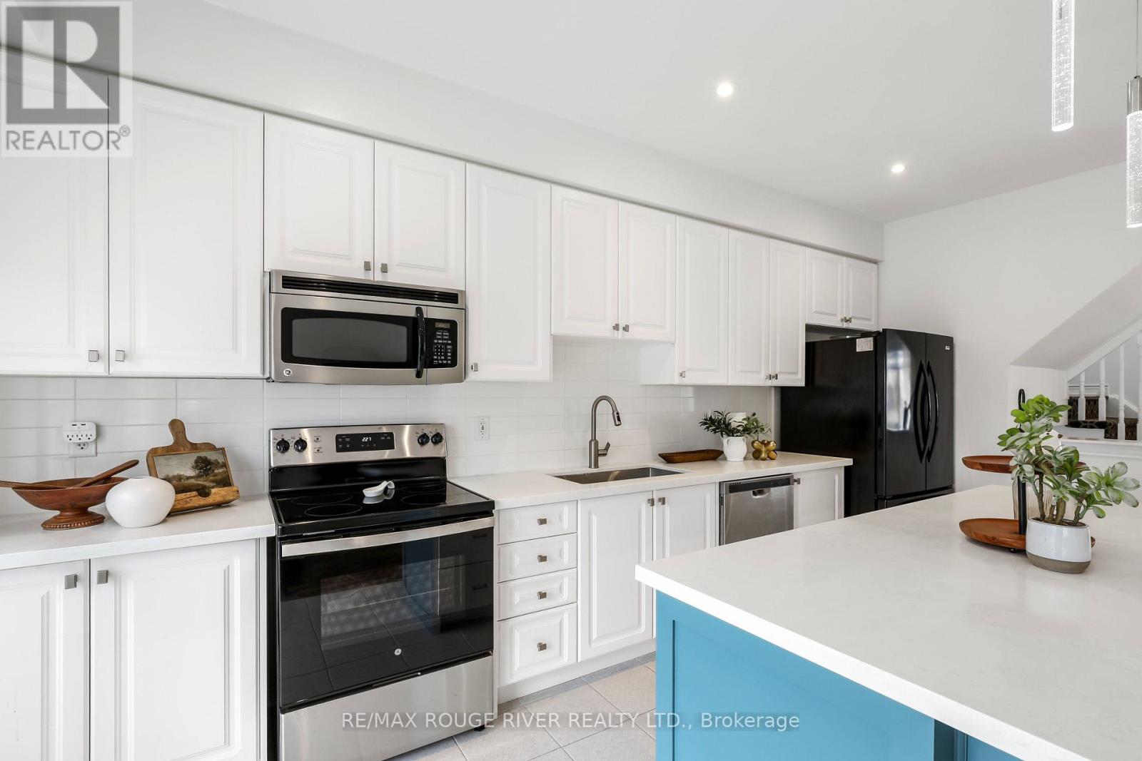 17 Devineridge Avenue, Ajax (Central East), Ontario  L1Z 0T1 - Photo 11 - E13715920