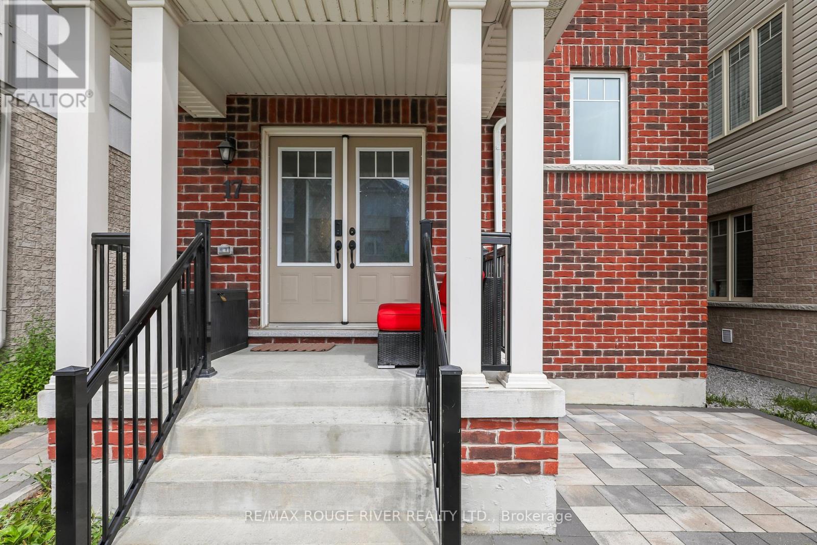 17 Devineridge Avenue, Ajax (Central East), Ontario  L1Z 0T1 - Photo 2 - E13715920