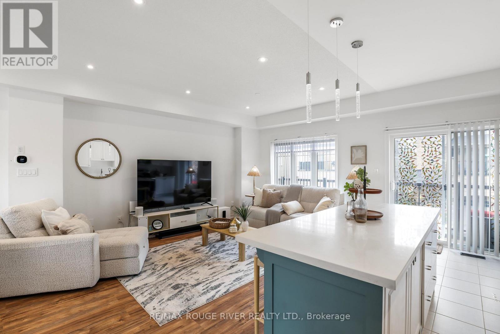 17 Devineridge Avenue, Ajax (Central East), Ontario  L1Z 0T1 - Photo 5 - E13715920