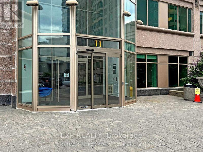 702 - 11 LEE CENTRE DRIVE, Toronto, Ontario