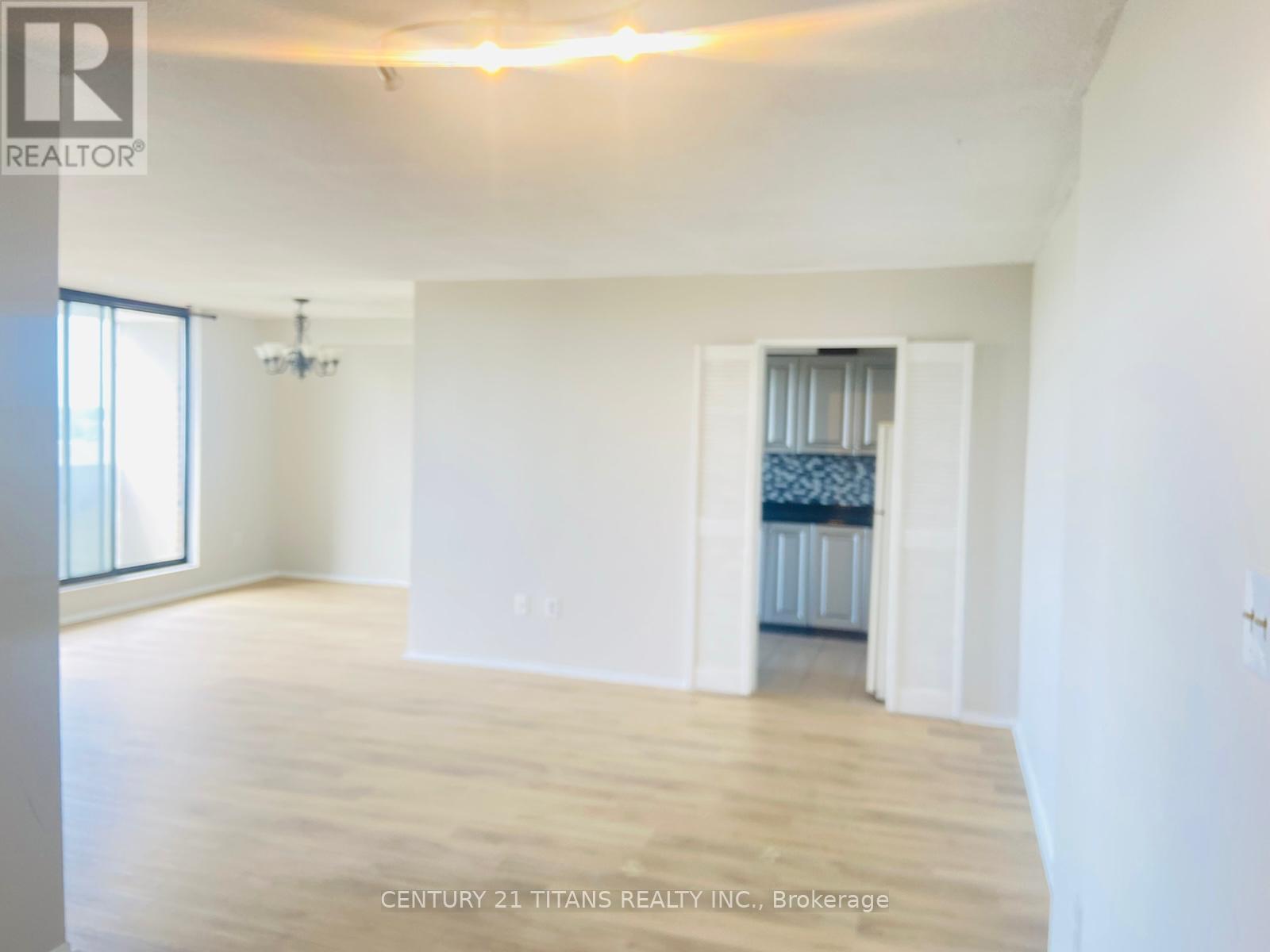 907 - 301 Prudential Drive, Toronto, Ontario  M1P 4V3 - Photo 1 - E13715956