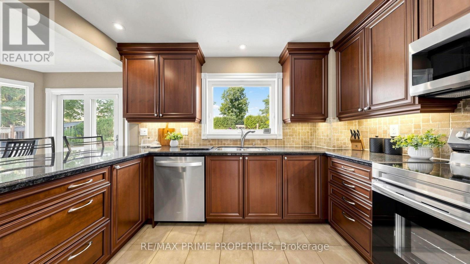 15 Marsh Street, Richmond Hill, Ontario  L4C 7P5 - Photo 12 - N13715916