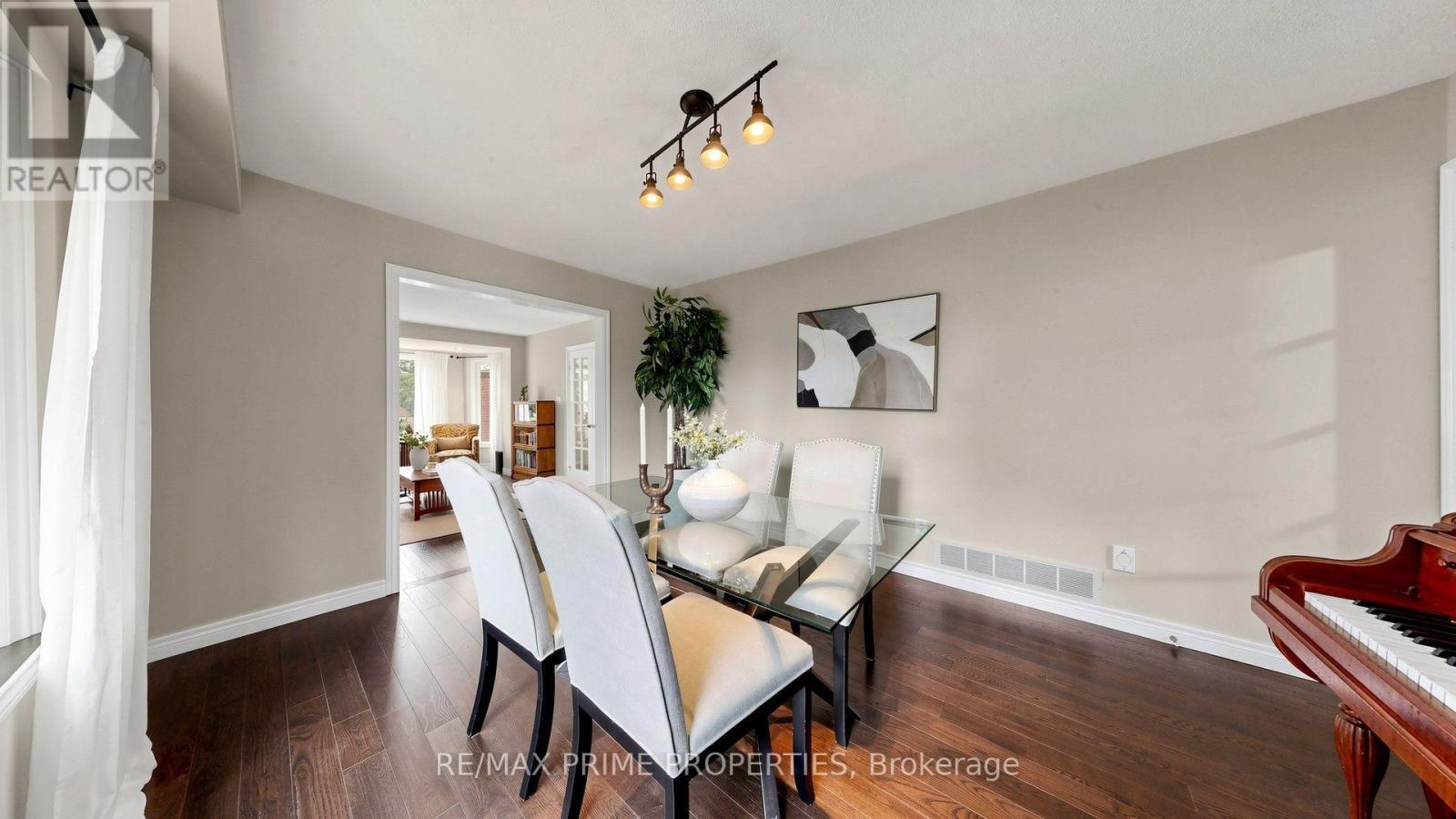 15 Marsh Street, Richmond Hill, Ontario  L4C 7P5 - Photo 8 - N13715916