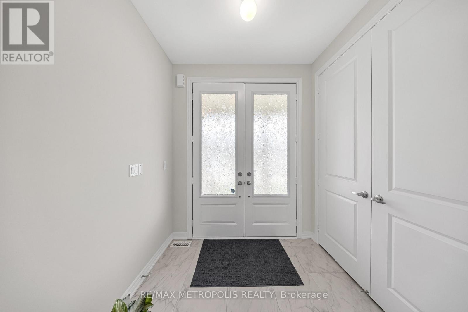 64 Big Canoe Drive, Georgina, Ontario  L0E 1R0 - Photo 2 - N13715934