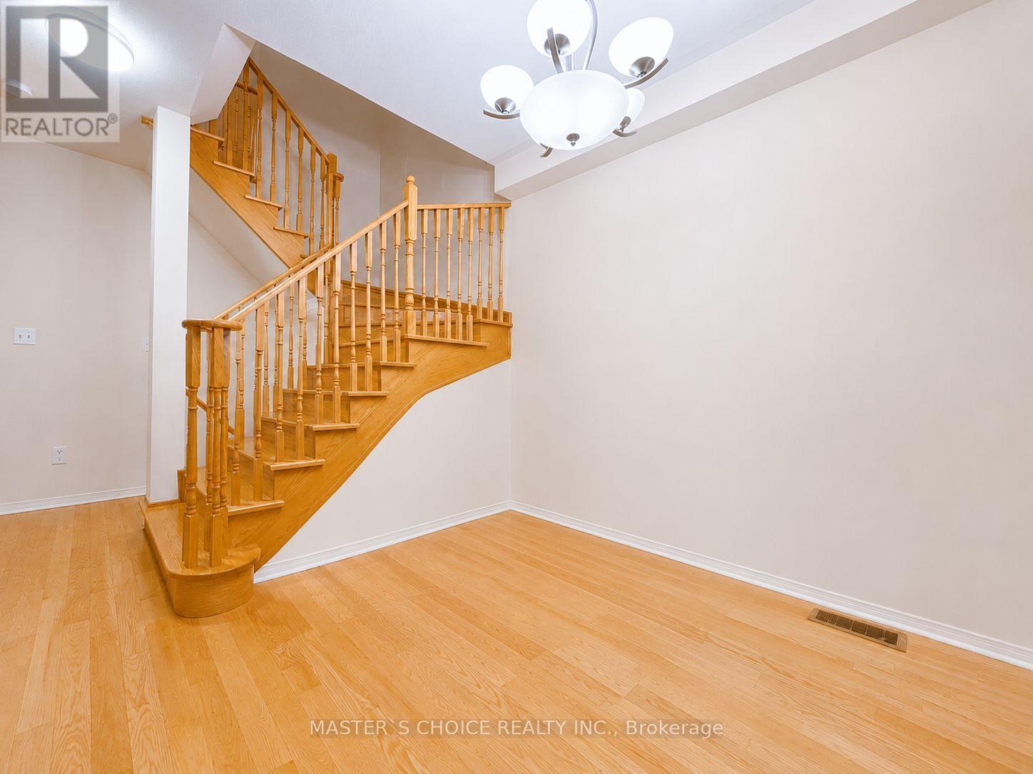 4738 Alana Glen Drive, Mississauga, Ontario  L5C 0C3 - Photo 3 - W13679544