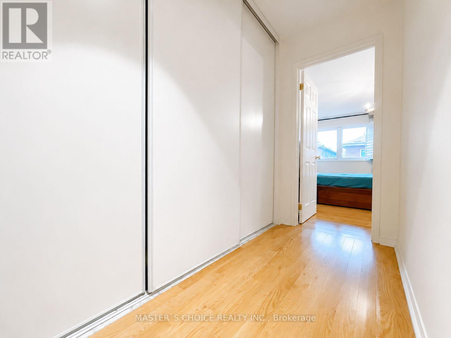 4738 Alana Glen Drive, Mississauga, Ontario  L5C 0C3 - Photo 9 - W13679544