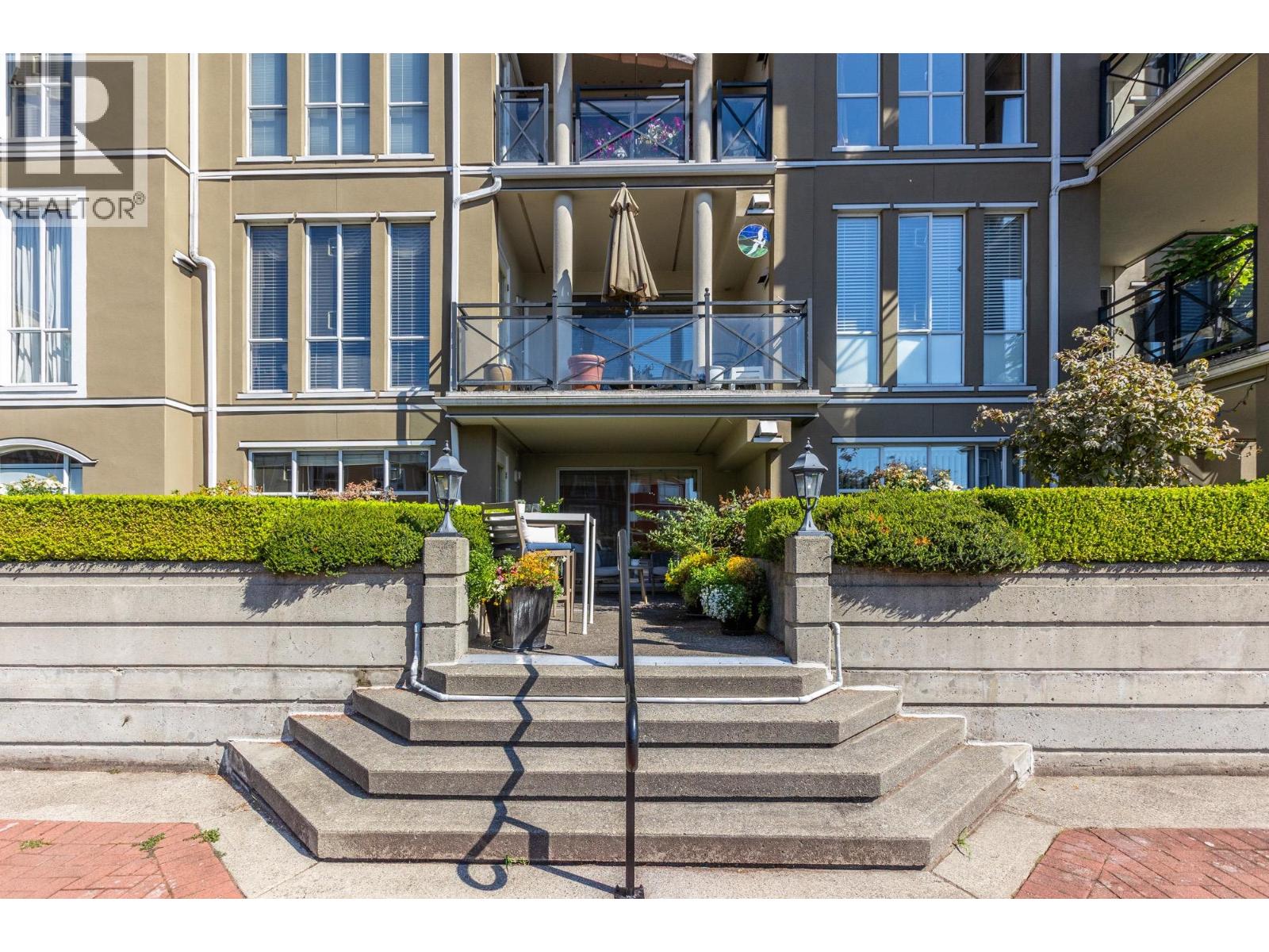 103 2 Renaissance Square, New Westminster, British Columbia  V3M 6K3 - Photo 1 - R3158587