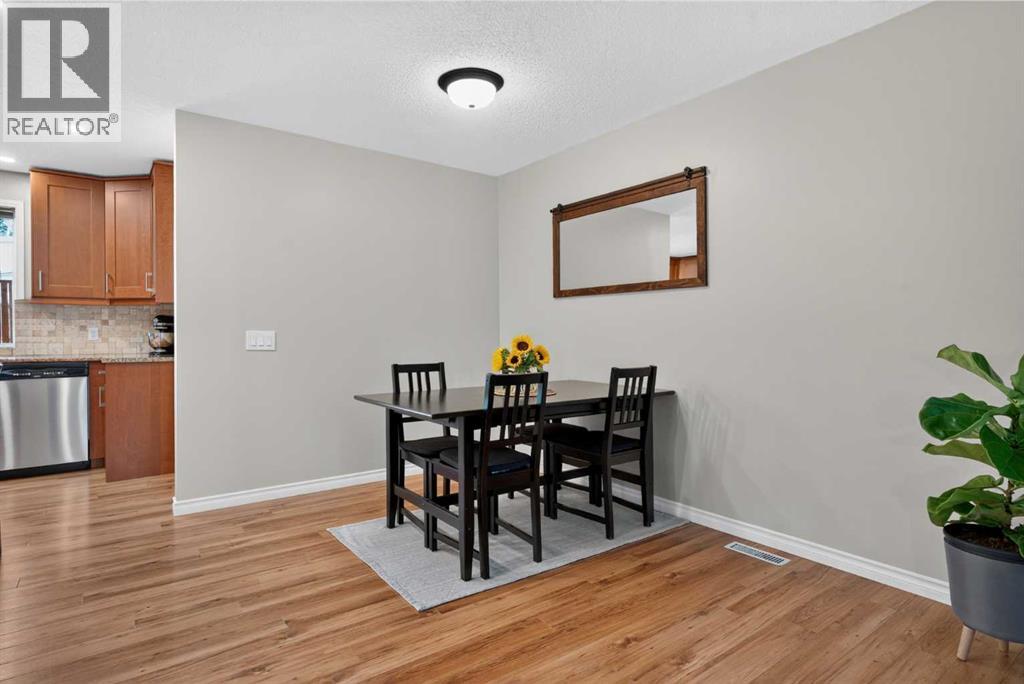 292 Silver Brook Way NW, Calgary, Alberta  T3B 3G8 - Photo 5 - A2339946
