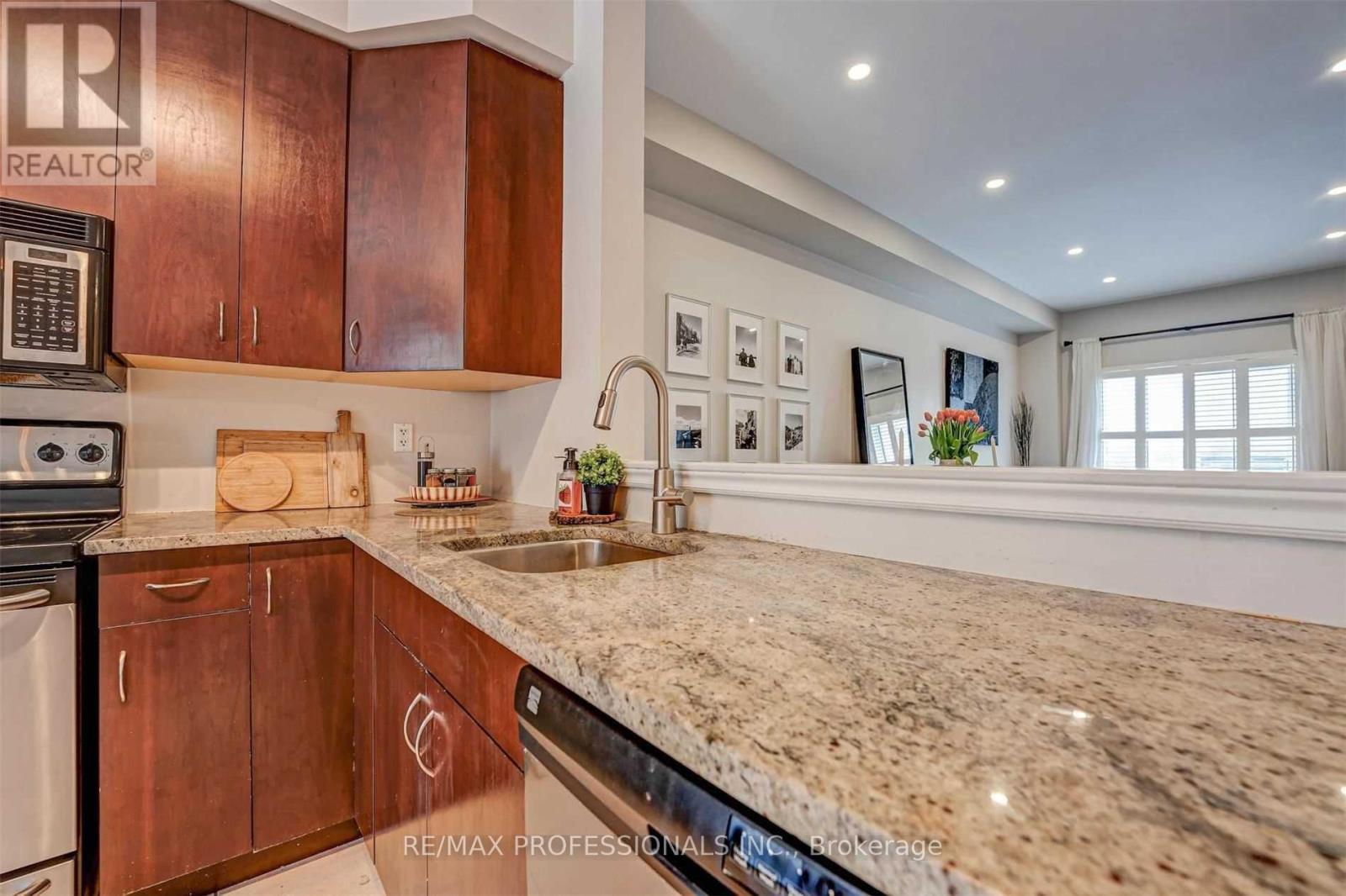 676 Rowley Common, Burlington, Ontario  L7L 0A5 - Photo 7 - W13715834