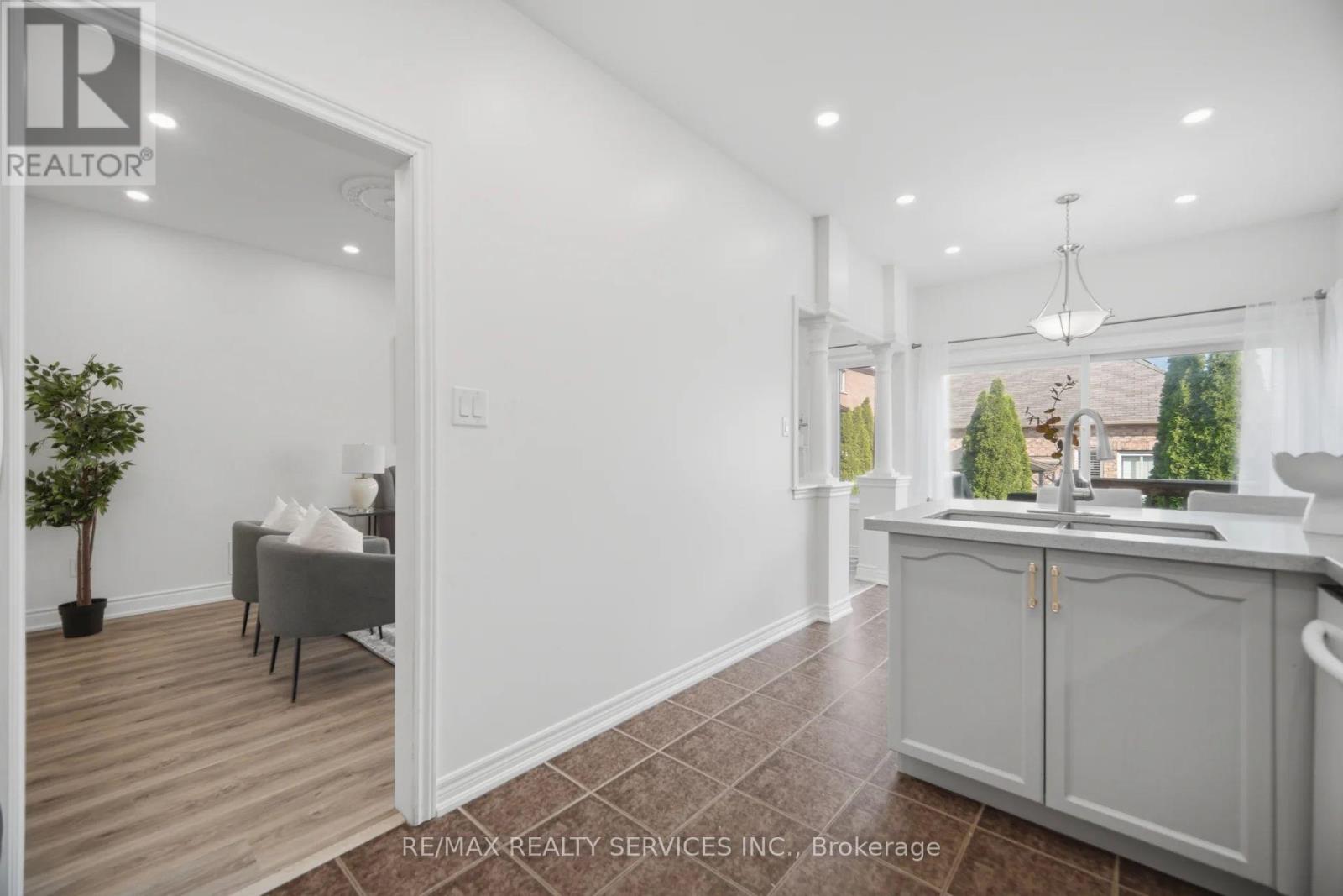 40 Balin Crescent, Brampton, Ontario  L6X 0V5 - Photo 12 - W13715872