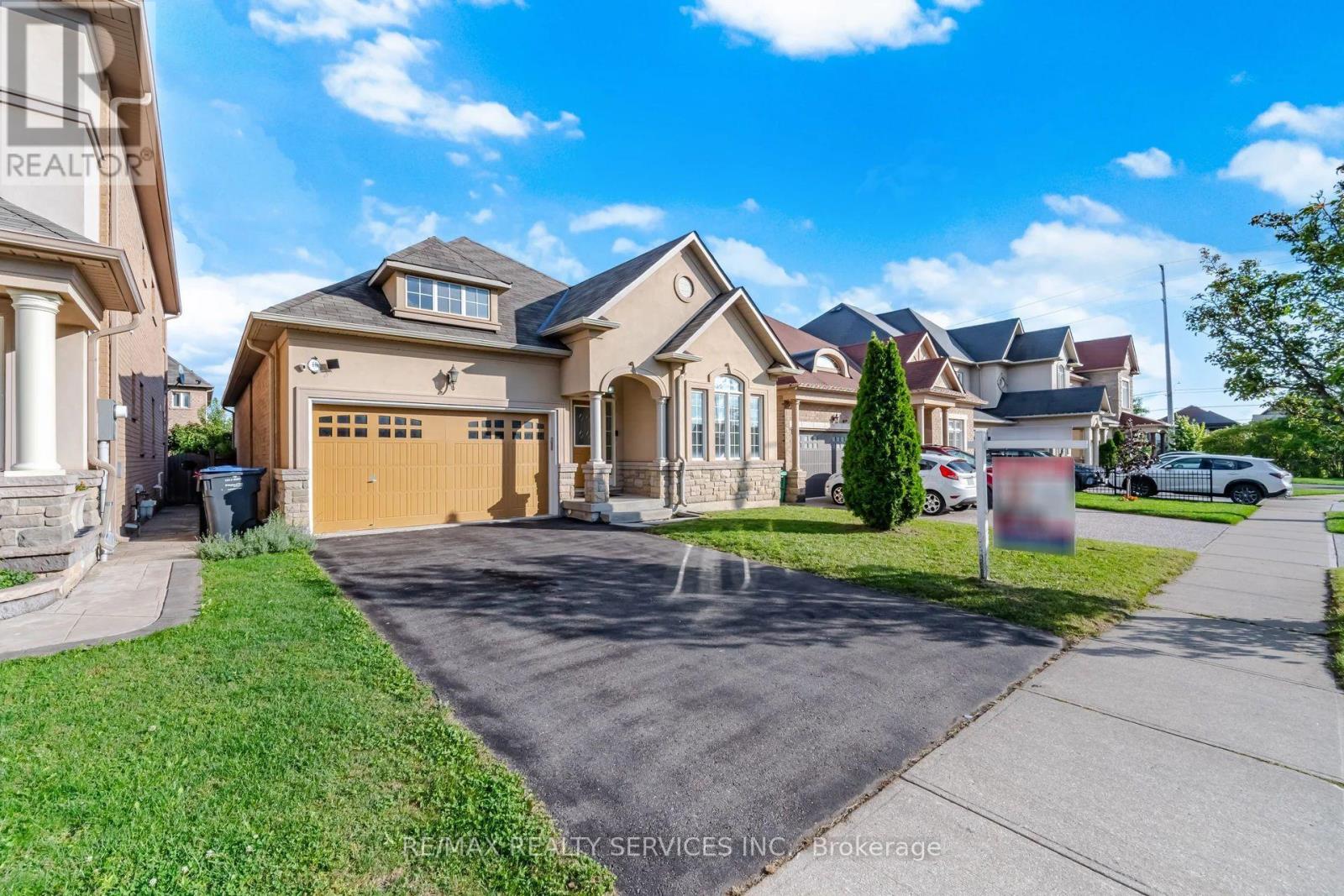 40 Balin Crescent, Brampton, Ontario  L6X 0V5 - Photo 2 - W13715872