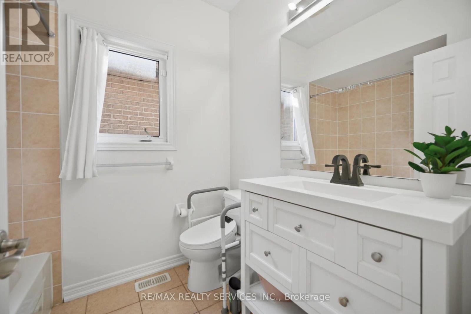 40 Balin Crescent, Brampton, Ontario  L6X 0V5 - Photo 20 - W13715872