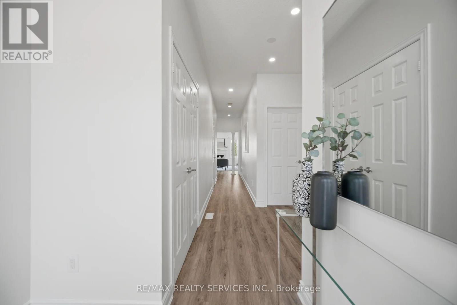 40 Balin Crescent, Brampton, Ontario  L6X 0V5 - Photo 3 - W13715872