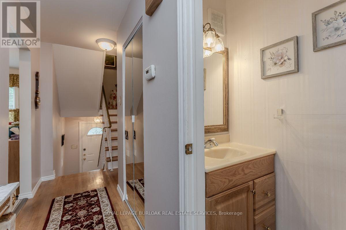 1526 Westminster Place, Burlington, Ontario  L7P 2B5 - Photo 12 - W13715892