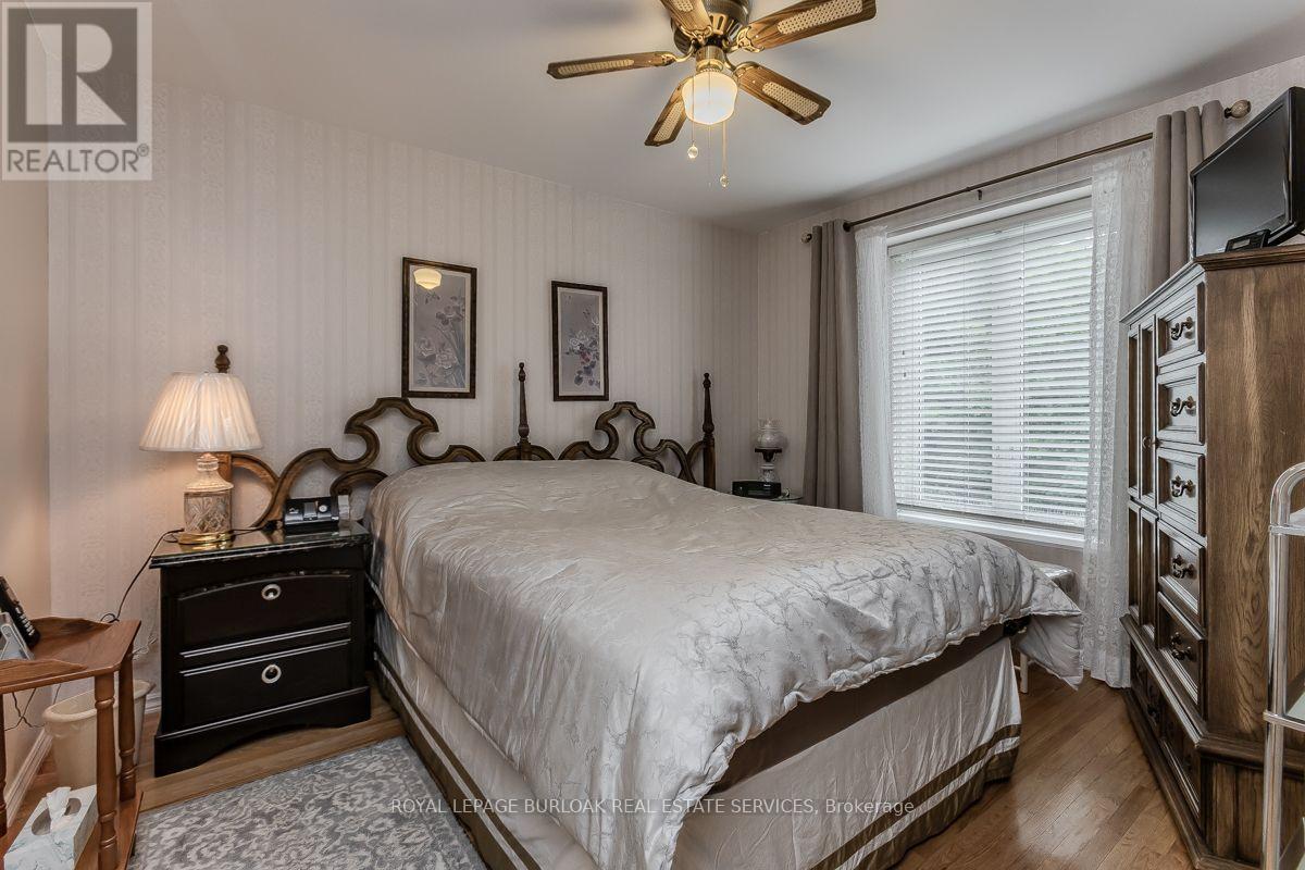 1526 Westminster Place, Burlington, Ontario  L7P 2B5 - Photo 14 - W13715892