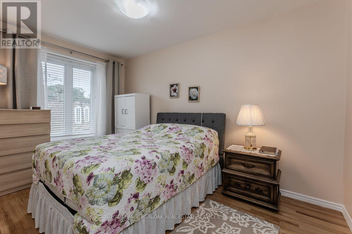 1526 Westminster Place, Burlington, Ontario  L7P 2B5 - Photo 17 - W13715892