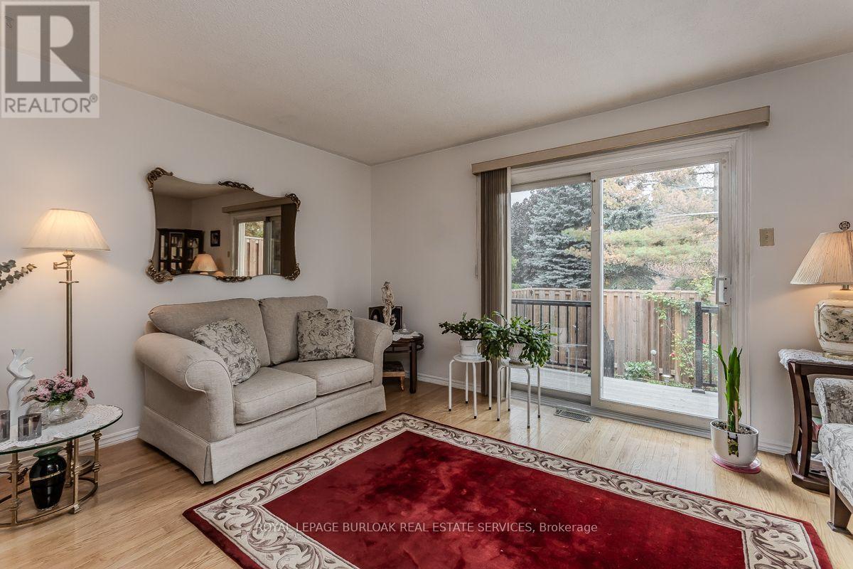 1526 Westminster Place, Burlington, Ontario  L7P 2B5 - Photo 5 - W13715892
