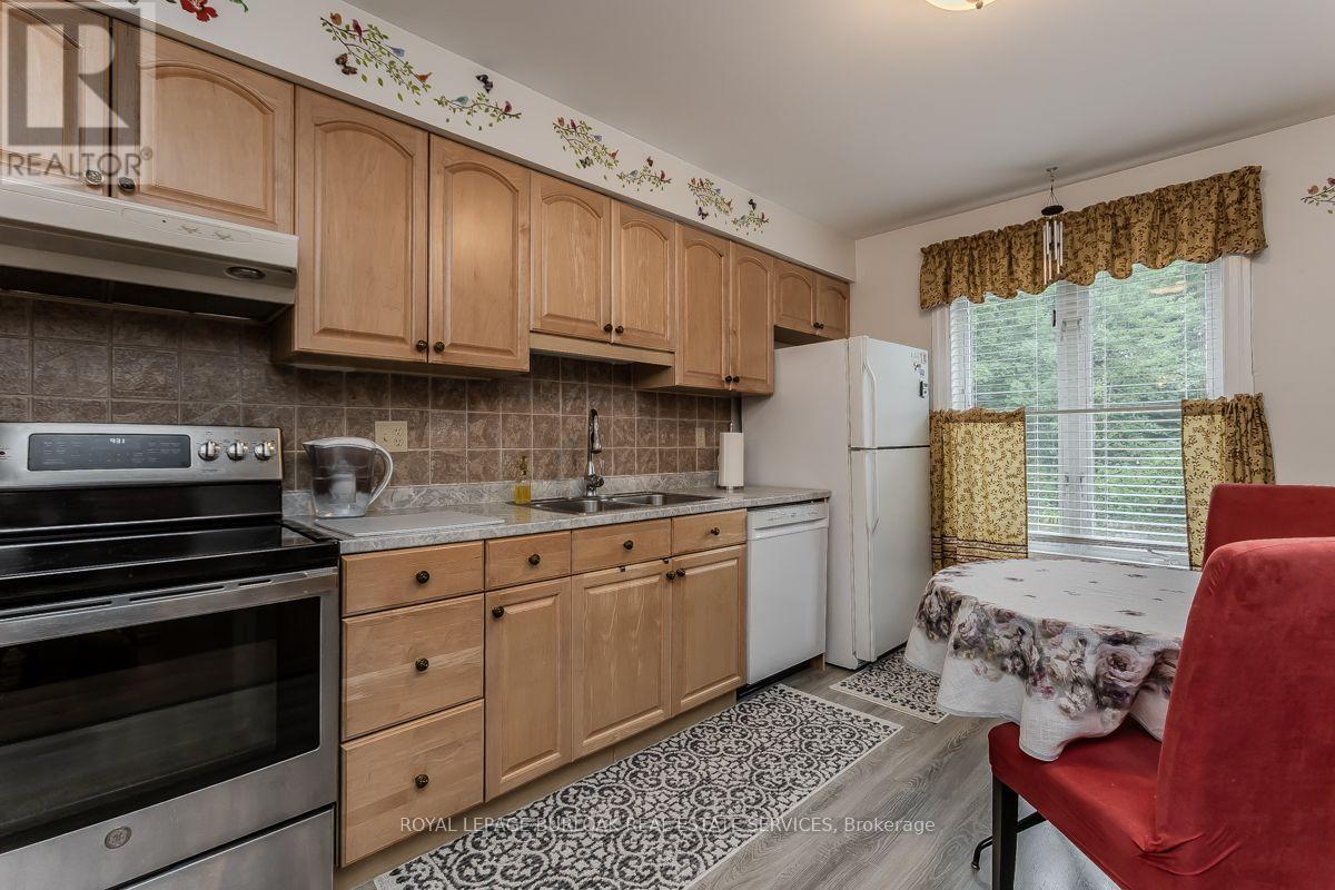 1526 Westminster Place, Burlington, Ontario  L7P 2B5 - Photo 8 - W13715892