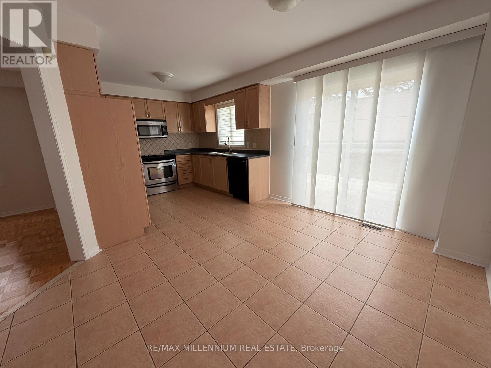 4 Flower Trail, Brampton, Ontario  L6P 1P1 - Photo 6 - W13715946