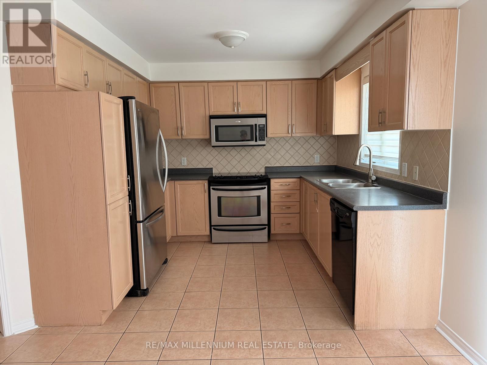 4 Flower Trail, Brampton, Ontario  L6P 1P1 - Photo 8 - W13715946