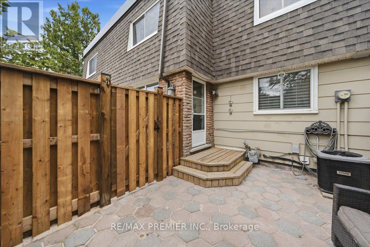 485 Timber Lane, Burlington, Ontario L7L 4B1 - Photo 5 - W13715952
