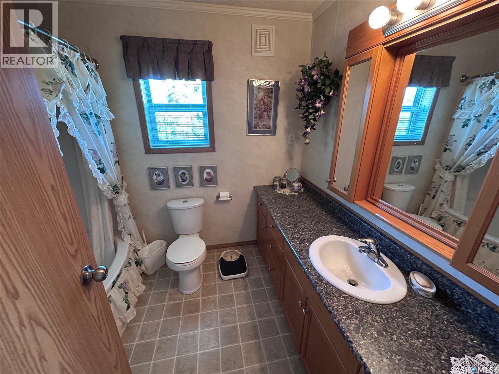 313 1st Street N, North Portal, Saskatchewan  S0C 1W0 - Photo 28 - SK046728