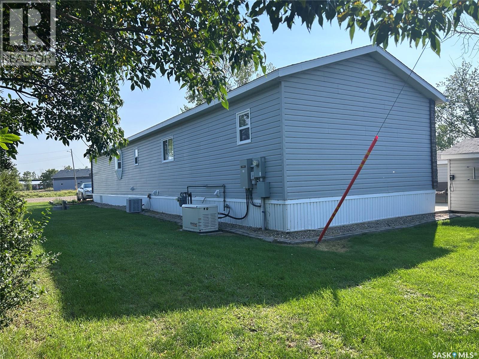 313 1st Street N, North Portal, Saskatchewan  S0C 1W0 - Photo 3 - SK046728
