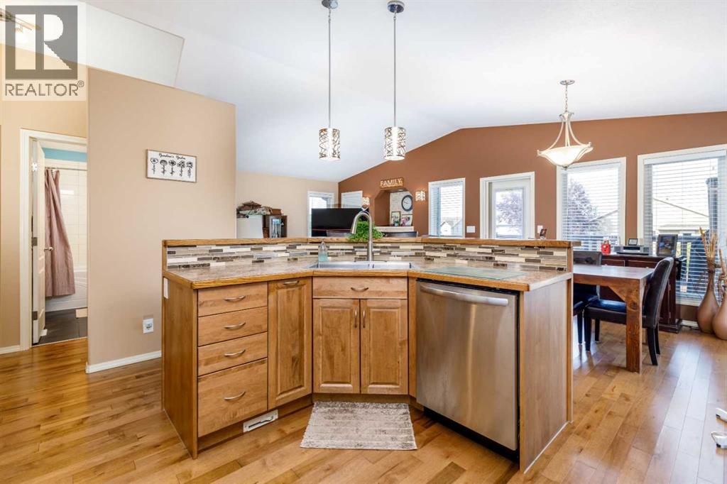 8 Innes Close, Red Deer, Alberta T4R 0B7 - Photo 8 - A2339858