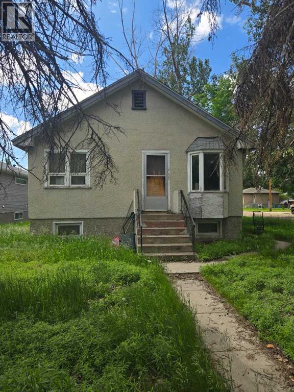 377 2 Street NW, Medicine Hat, Alberta