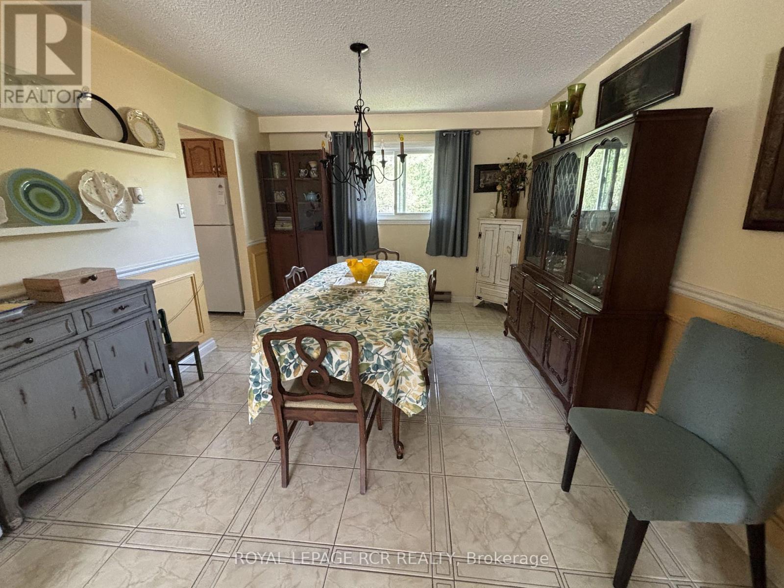 1049 Elgin Street, Newmarket, Ontario  L3Y 3C3 - Photo 5 - N12979138