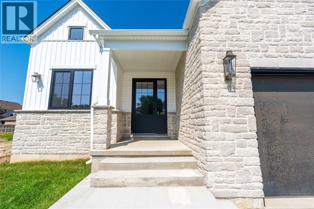 2052 Marion Avenue, Sarnia, Ontario  N0N 1C0 - Photo 2 - 26010569