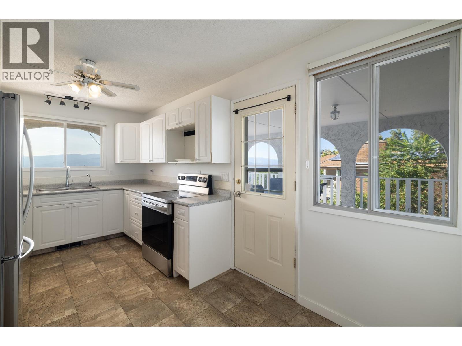 1035 Toovey Road, Kelowna, British Columbia  V1X 6R2 - Photo 4 - 10398477