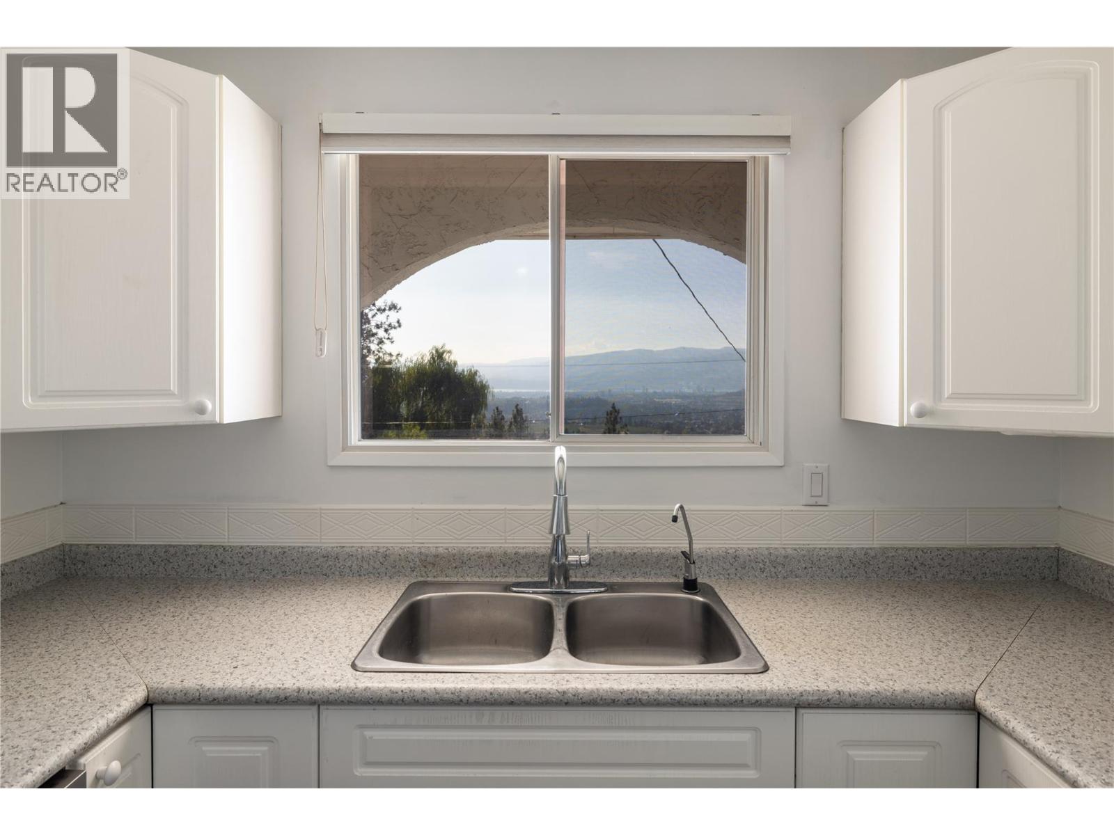 1035 Toovey Road, Kelowna, British Columbia  V1X 6R2 - Photo 5 - 10398477