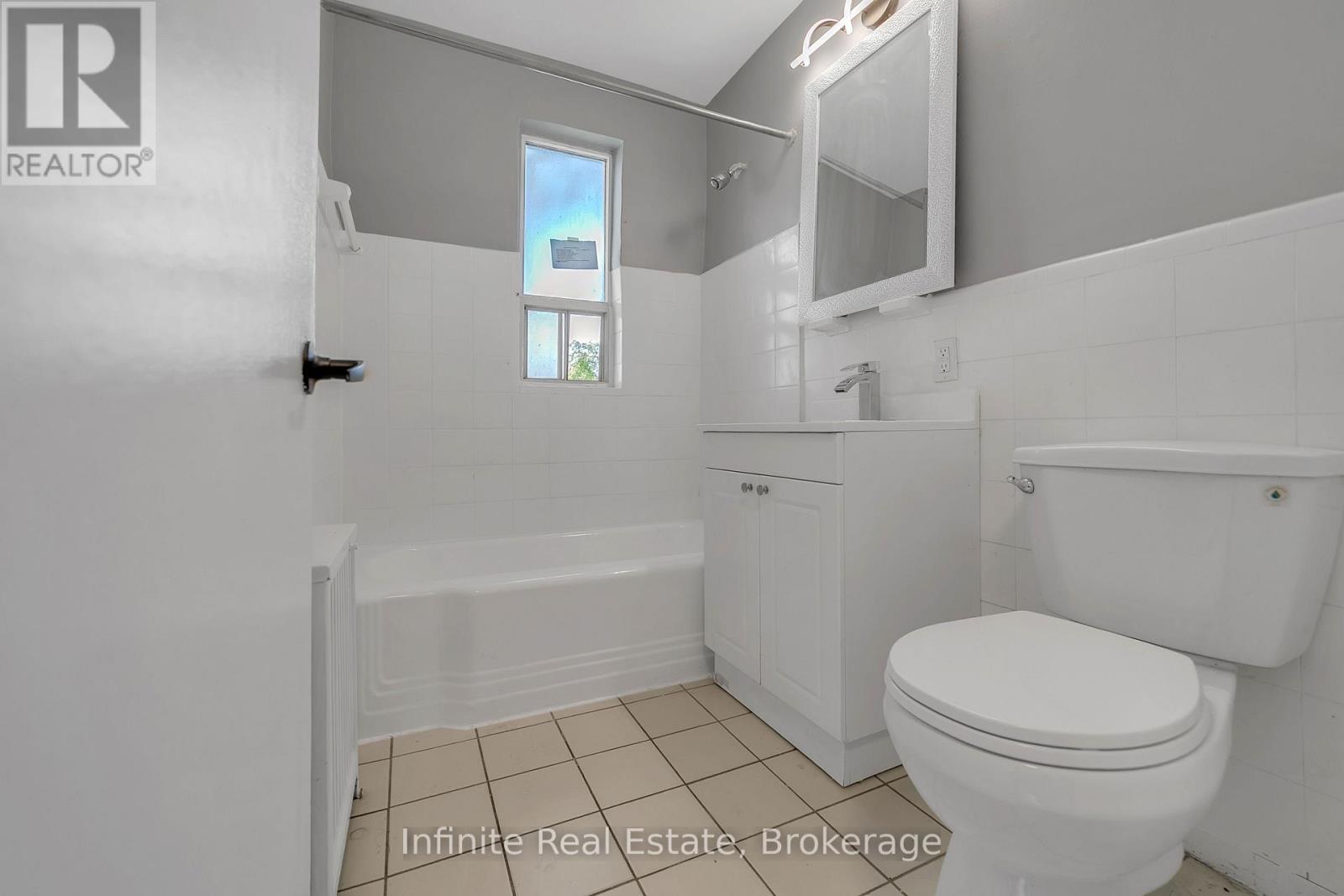 310 - 896 Eglinton Avenue E, Toronto, Ontario  M4G 2L2 - Photo 12 - C13716016