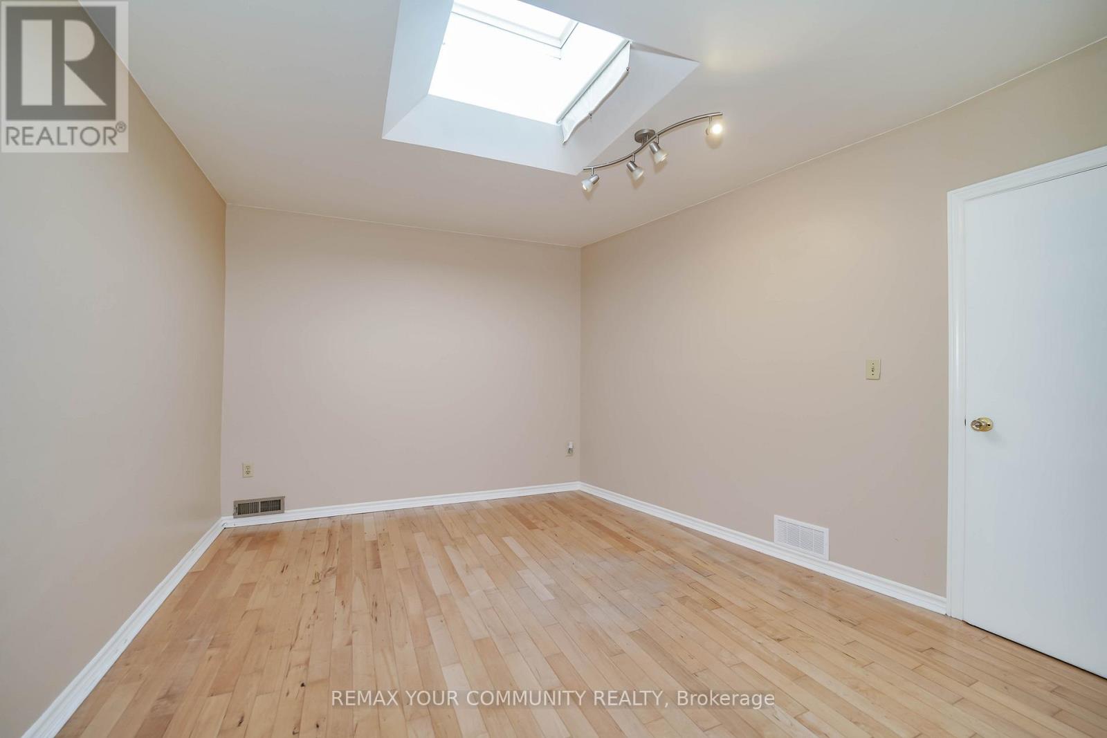 Room 2 - 1378 Danforth Avenue, Toronto, Ontario  M4J 3V9 - Photo 17 - E13716020