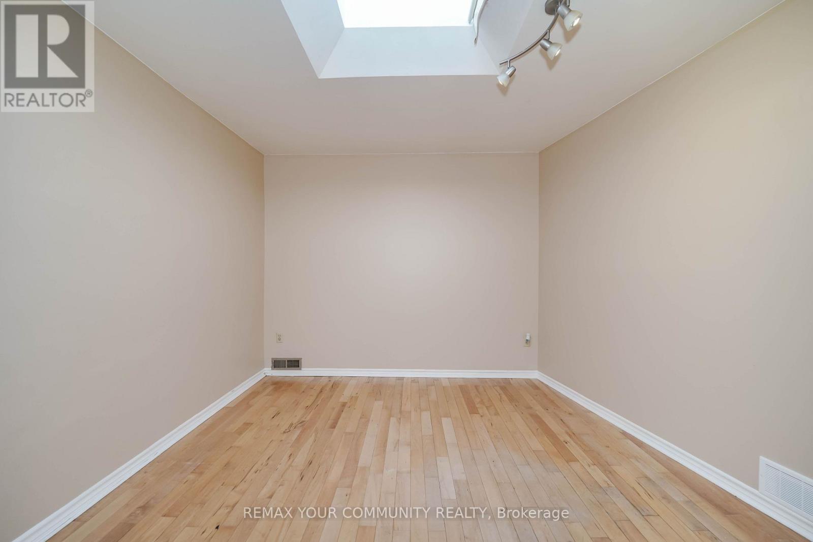 1378 Danforth Avenue, Toronto, Ontario  M4J 3V9 - Photo 23 - E13716024