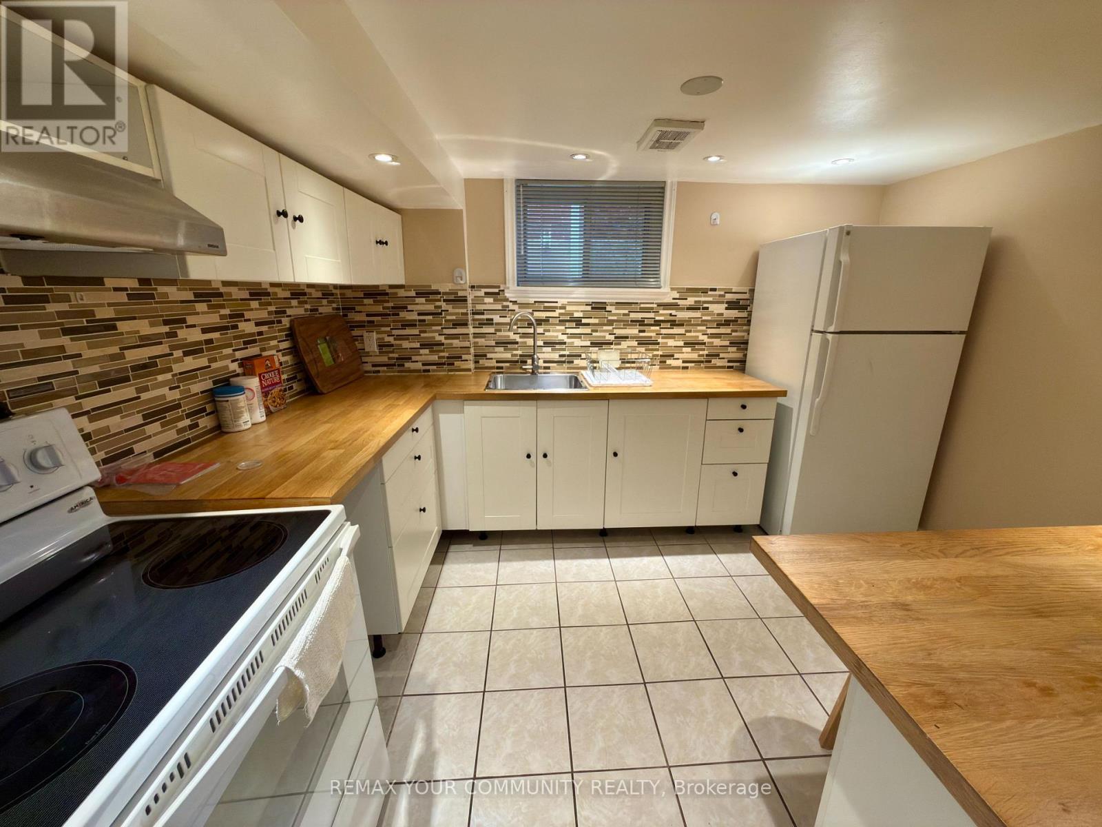 Lower Room 2 - 86 Lesmount Avenue, Toronto, Ontario  M4J 3V9 - Photo 10 - E13716026