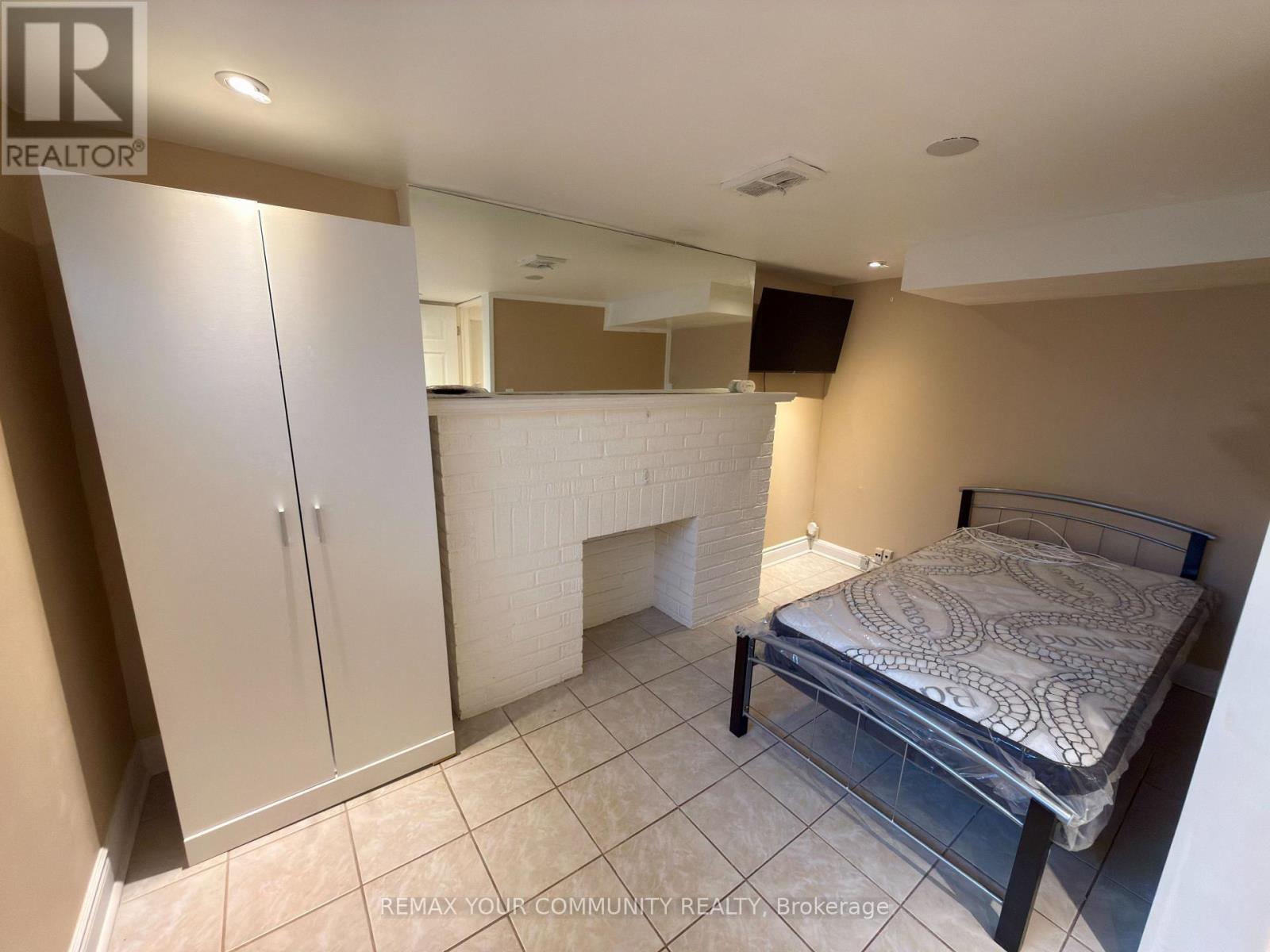 Lower Room 2 - 86 Lesmount Avenue, Toronto, Ontario  M4J 3V9 - Photo 13 - E13716026
