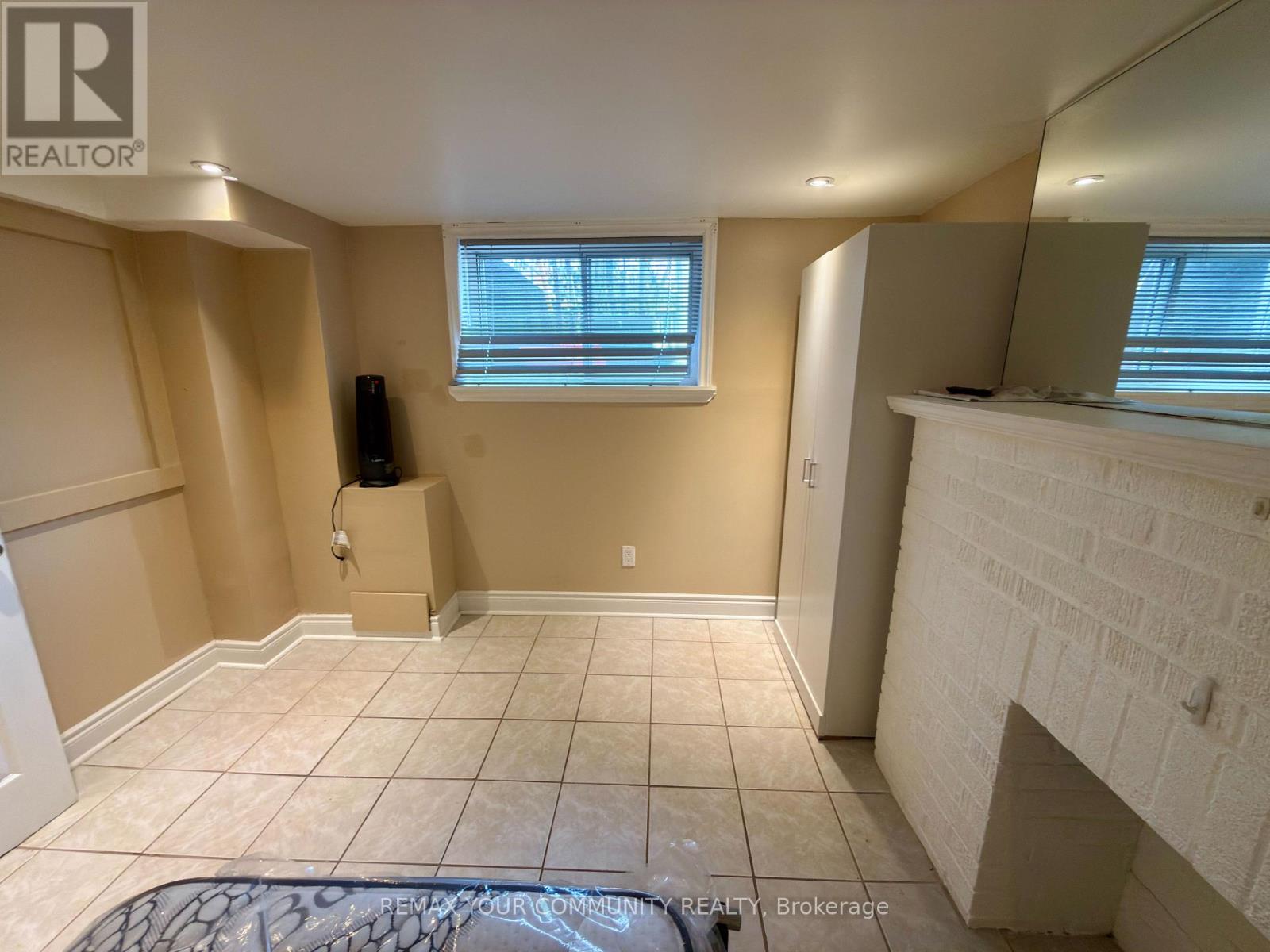Lower Room 2 - 86 Lesmount Avenue, Toronto, Ontario  M4J 3V9 - Photo 14 - E13716026