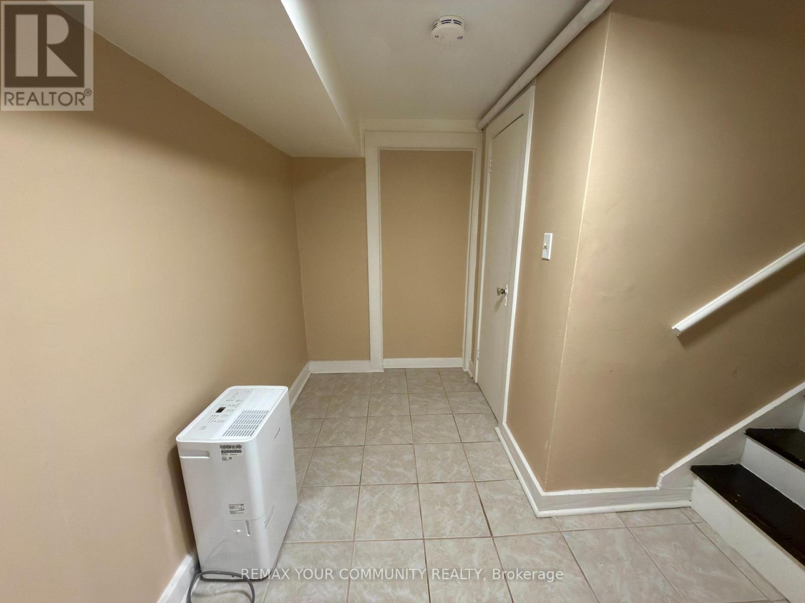 Lower Room 2 - 86 Lesmount Avenue, Toronto, Ontario  M4J 3V9 - Photo 3 - E13716026