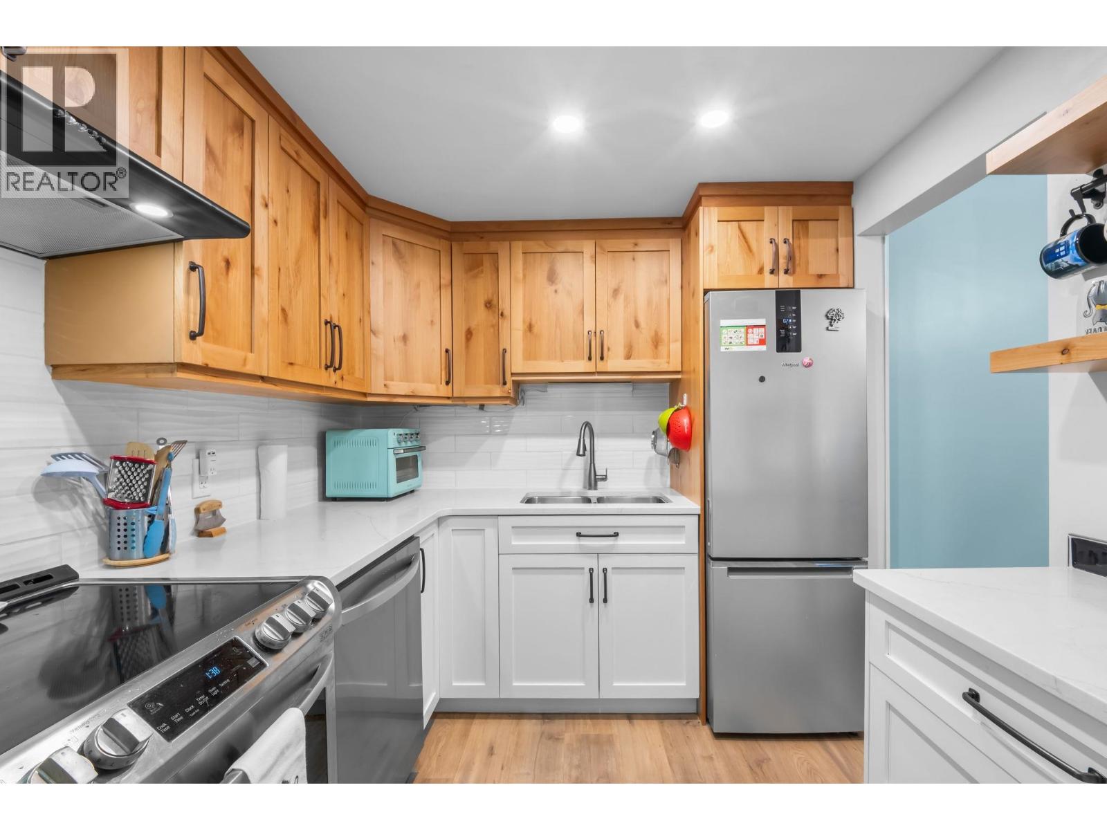 105 225 MOWAT STREET, New Westminster, British Columbia