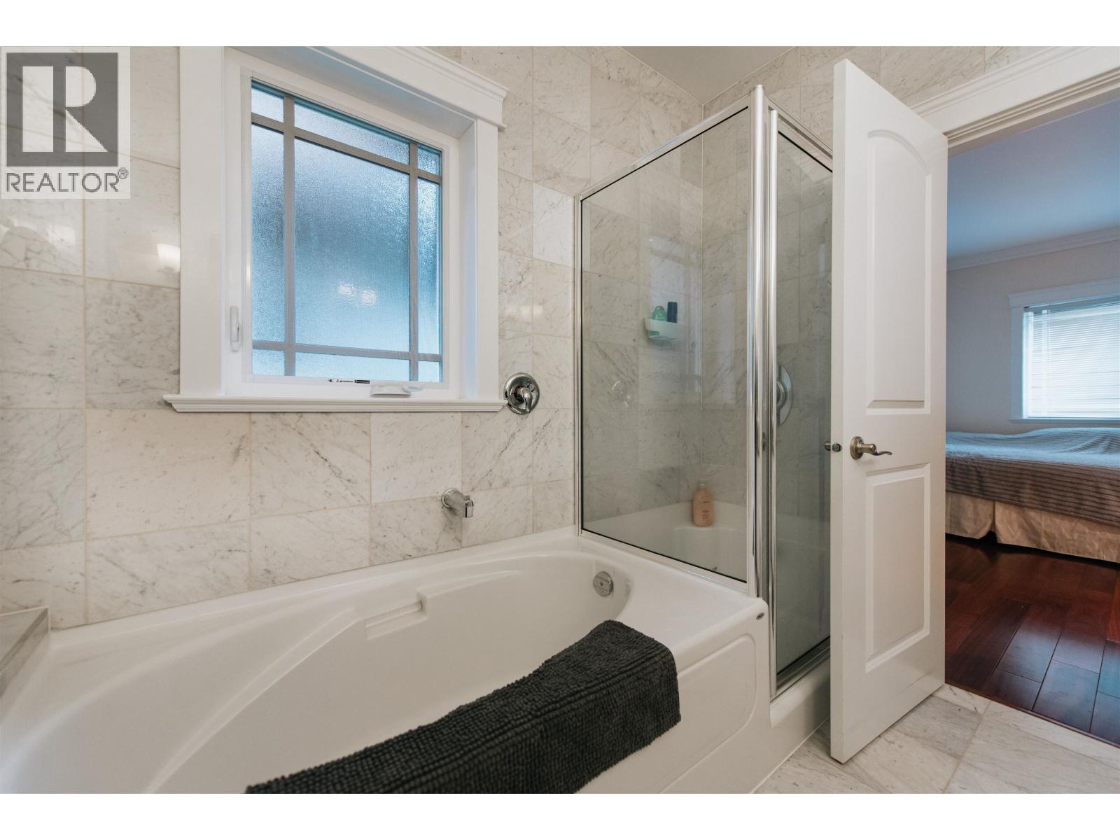 766 Gerussi Lane, Gibsons, British Columbia  V0N 1V7 - Photo 14 - R3159165