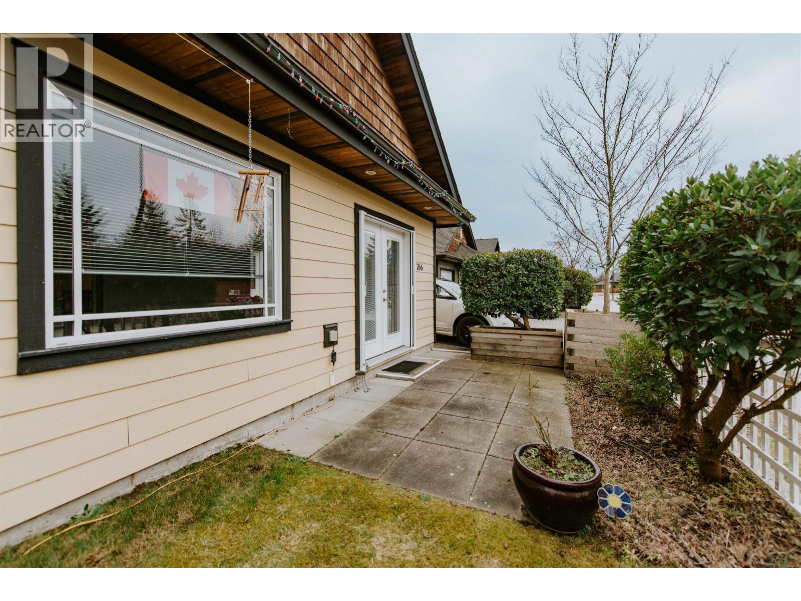 766 Gerussi Lane, Gibsons, British Columbia  V0N 1V7 - Photo 5 - R3159165