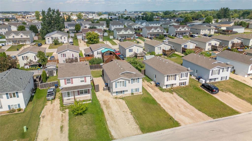 64 Whitby Crescent, Steinbach, Manitoba  R5G 0B4 - Photo 1 - 202621487