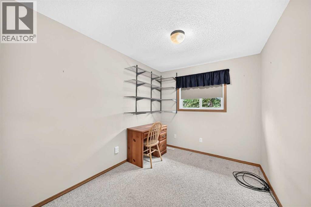 20 Everstone Place SW, Calgary, Alberta  T2Y 4H9 - Photo 15 - A2339278