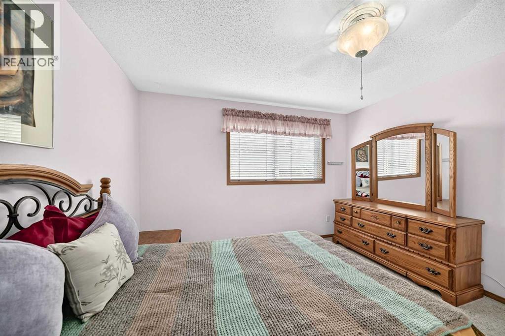 20 Everstone Place SW, Calgary, Alberta  T2Y 4H9 - Photo 14 - A2339278