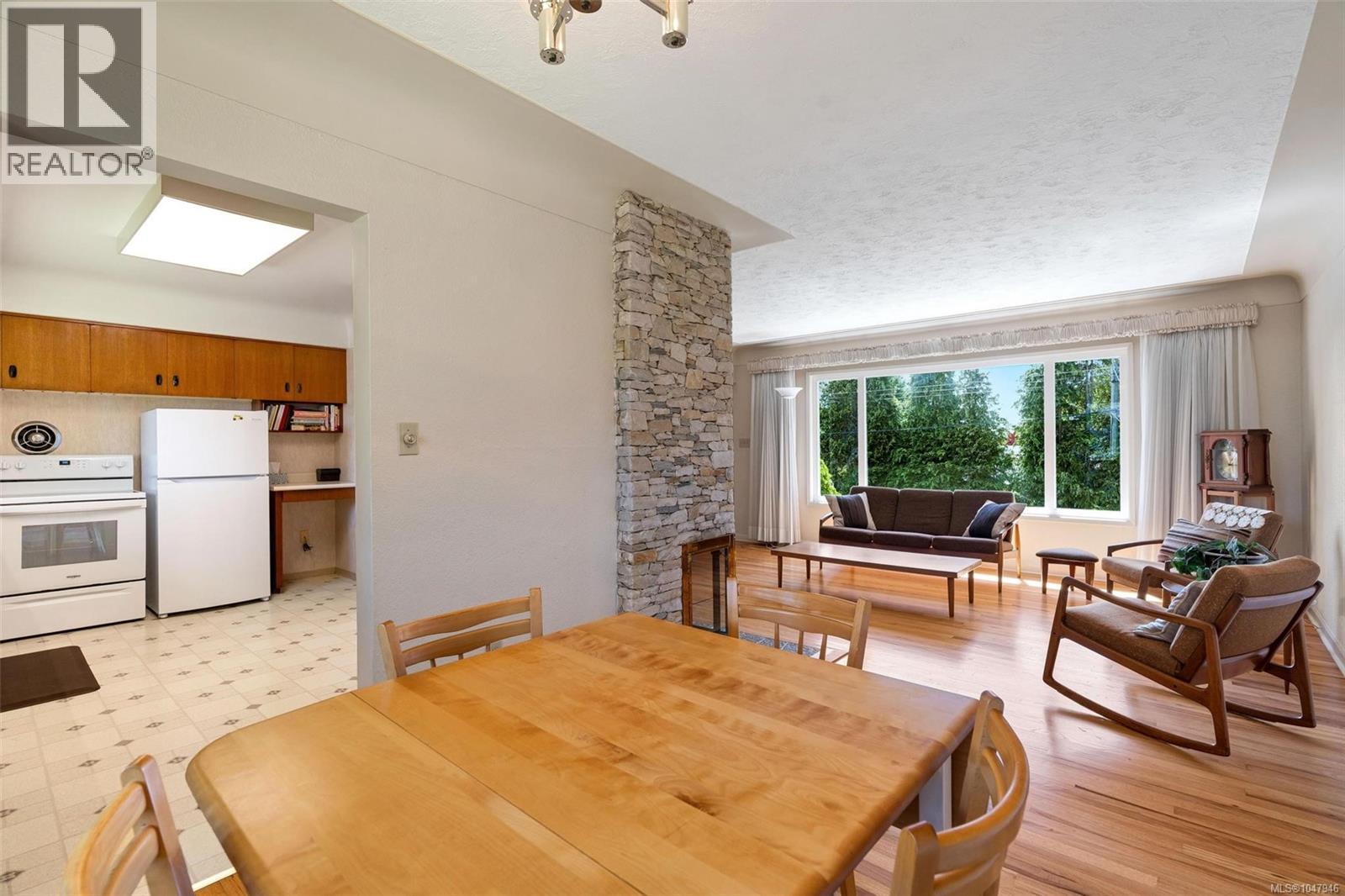3973 Livingstone Ave S, Saanich, British Columbia  V8N 3A5 - Photo 7 - 1047946