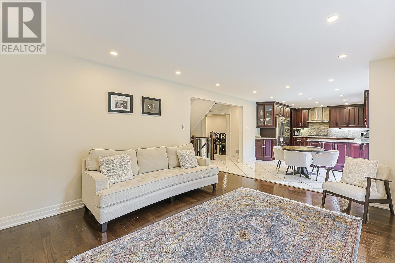 62 Pickett Crescent, Richmond Hill, Ontario  L4C 9L3 - Photo 11 - N13713666