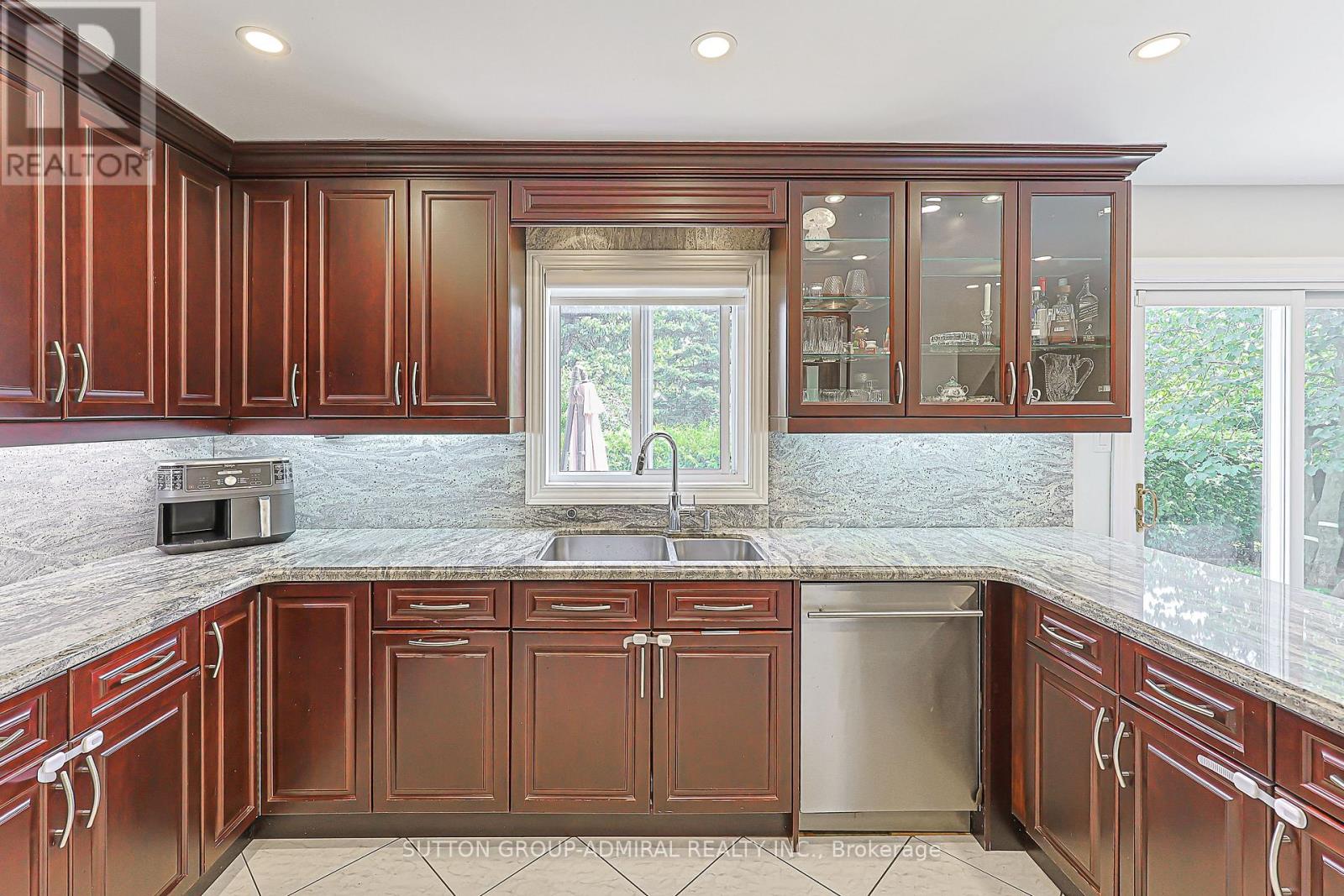62 Pickett Crescent, Richmond Hill, Ontario  L4C 9L3 - Photo 15 - N13713666