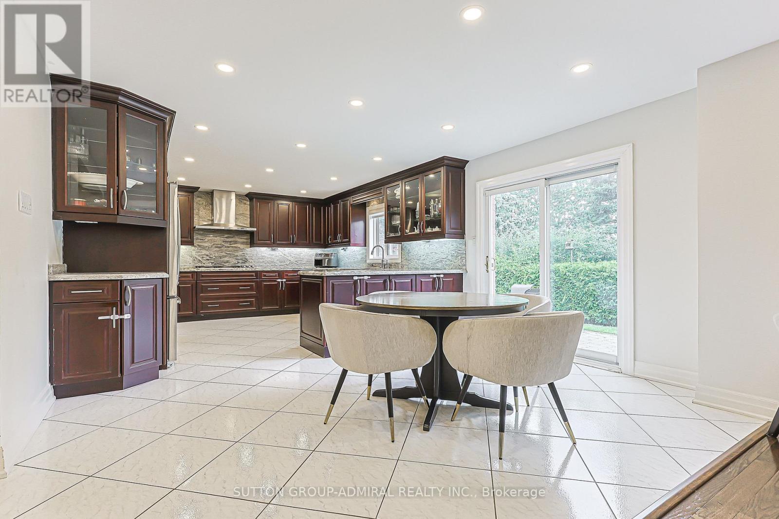 62 Pickett Crescent, Richmond Hill, Ontario  L4C 9L3 - Photo 12 - N13713666